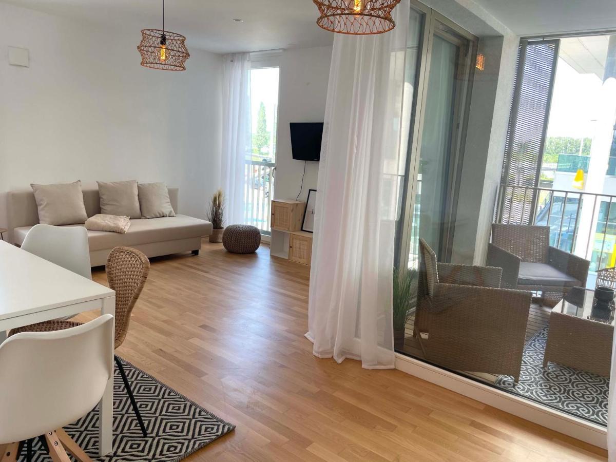 Urban Oasis: Stylische Wohnung Відень Екстер'єр фото